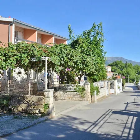 Laidback - Comfort One Bedroom With Balcony And Sea View Orange Apartment Orebic