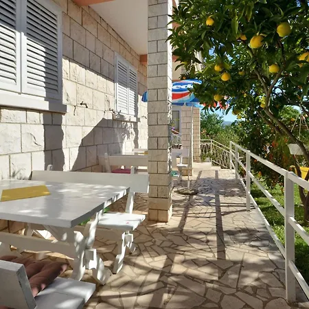 Laidback - Comfort One Bedroom With Balcony And Sea View Orange