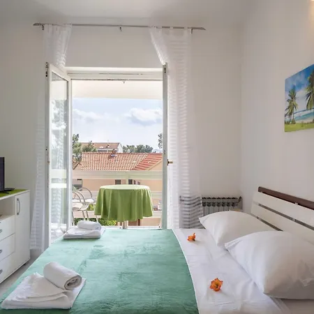 Laidback - Comfort One Bedroom With Balcony And Sea View Orange Apartment Orebic