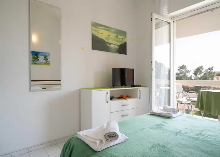 Laidback - Comfort One Bedroom With Balcony And Sea View *