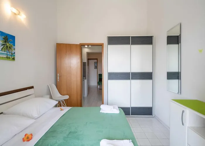 Laidback - Comfort One Bedroom With Balcony And Sea View *